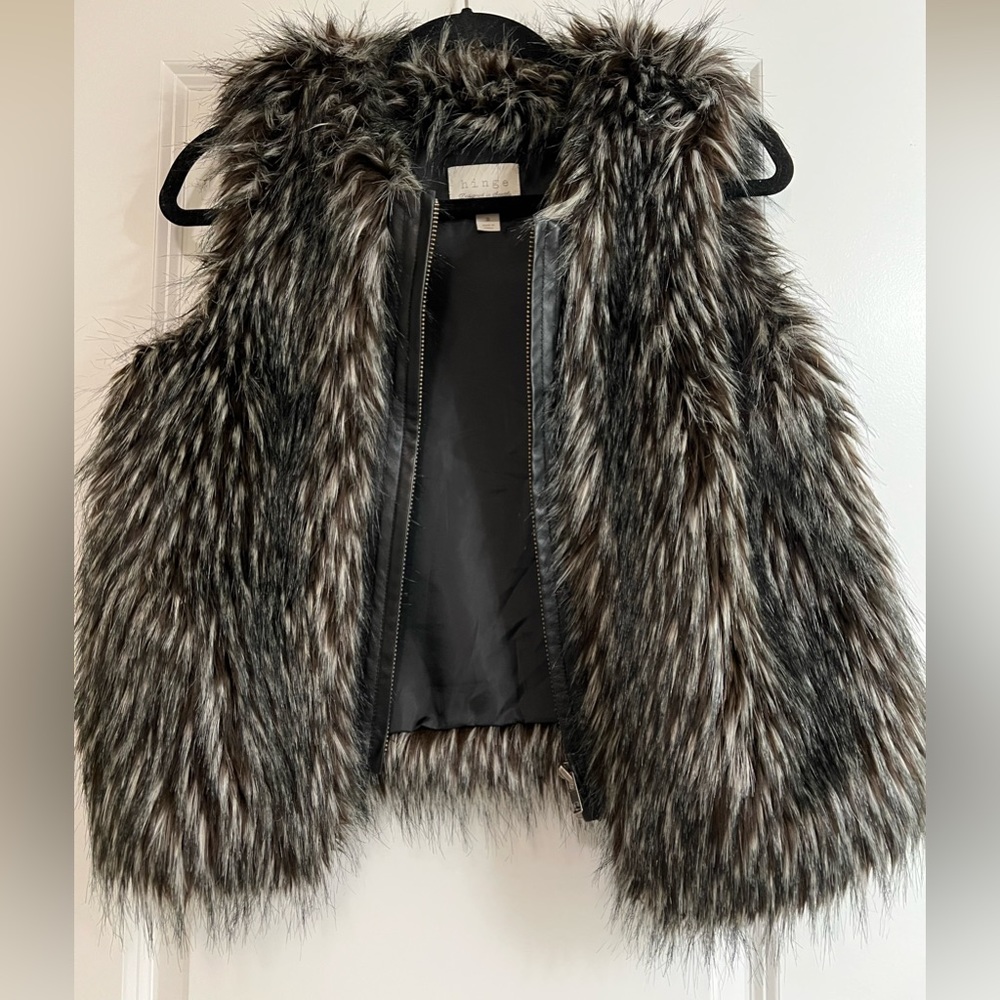 Hinge Fur Vest